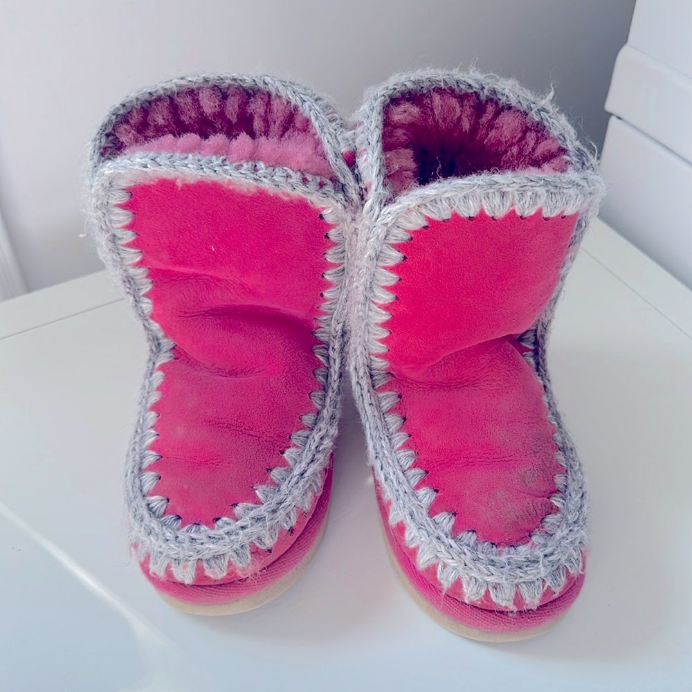 Girls' Eskimo Suede Boots
Size: 6.5